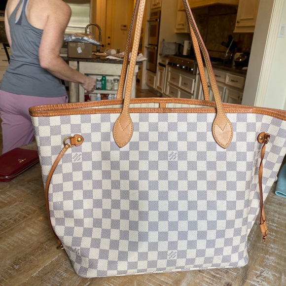 Louis Vuitton Handbags - Louis Vuitton never full bag